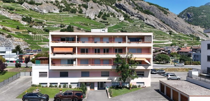 Lumineux appartement de 3,5 pièces rénové, offrant une surface brute de 79 m²